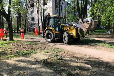 "Я тільки вибігла в коридор — і все посипалося": розповіді одеситів і фото наслідків атаки "Я тільки вибігла в коридор — і все посипалося": розповіді одеситів і фото наслідків атаки