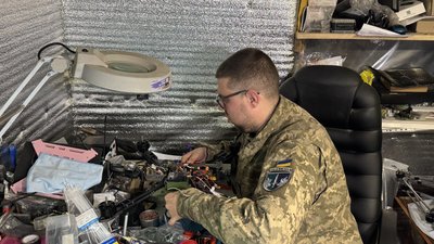 Військовослужбовець 505 обМП "Кас" разом з іншими військовослужбовцями проєктують та додають нові опції БпЛА Дніпропетровська область 17 жовтня 2025 рік Військовослужбовець 505 обМП "Кас" разом з іншими військовослужбовцями проєктують та додають нові опції БпЛА Дніпропетровська область 17 жовтня 2025 рік
