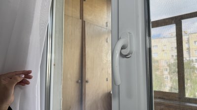 На Полтавщині від початку літа 2026-го з вікон випало четверо дітей: як їх убезпечити На Полтавщині від початку літа 2026-го з вікон випало четверо дітей: як їх убезпечити