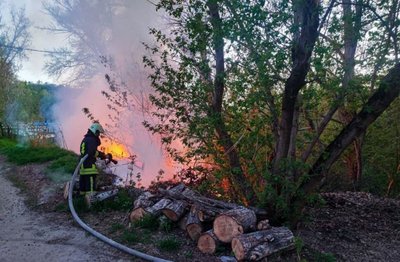 Горіла суха трава, очерет та торф'яний ґрунт: на Черкащині за дві доби сталося 39 пожеж Горіла суха трава, очерет та торф'яний ґрунт: на Черкащині за дві доби сталося 39 пожеж
