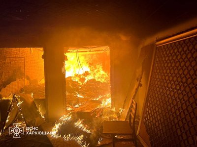 У будинку культури у Великому Бурлуку на Харківщині сталася пожежа через удар БпЛА вночі 16 грудня 2025 року