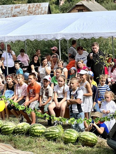 У Чернівецькій області відбувся захід, який об'єднав митців з Херсонщини та Буковини У Чернівецькій області відбувся захід, який об'єднав митців з Херсонщини та Буковини