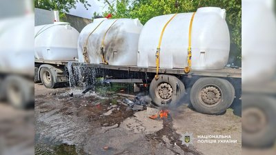 Атака на Чернігівщину: росіяни "Герберами" вдарили по вантажівці та дроном у трактор Атака на Чернігівщину: росіяни "Герберами" вдарили по вантажівці та дроном у трактор