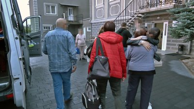 Як українці виїжджають з окупованих територій: перетин кордону і транзитний центр на Волині Як українці виїжджають з окупованих територій: перетин кордону і транзитний центр на Волині