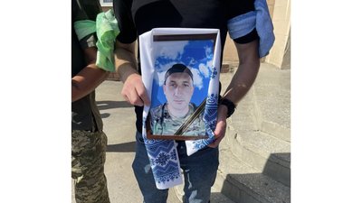 У Тальному на Черкащині попрощались з полеглим бійцем Василем Біленьким У Тальному на Черкащині попрощались з полеглим бійцем Василем Біленьким