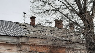 Наслідки дронової атаки: мешканці кропивницької двоповерхівки шостий день чекають на обстеження пошкоджень Наслідки дронової атаки: мешканці кропивницької двоповерхівки шостий день чекають на обстеження пошкоджень