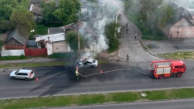 В'їхав у стовп, автівка загорілася: у Чернігові на проспекті Левка Лук'яненка сталася ДТП 20 травня 2024 року В'їхав у стовп, автівка загорілася: у Чернігові на проспекті Левка Лук'яненка сталася ДТП 20 травня 2024 року