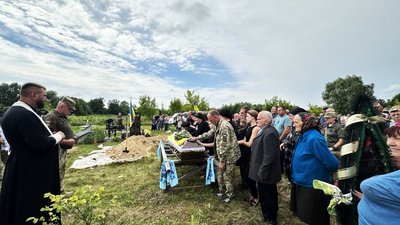 Сімох захисників провели в останню путь на Чернігівщині 18 липня Сімох захисників провели в останню путь на Чернігівщині 18 липня