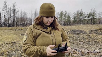"Так буває, що у жінок є яйця, а в когось — немає": історія операторки БпЛА, яка проходить третю ротацію на Донеччині "Так буває, що у жінок є яйця, а в когось — немає": історія операторки БпЛА, яка проходить третю ротацію на Донеччині