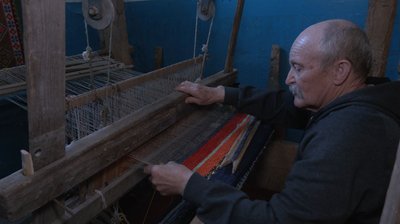 "Думав, що це жіноча робота": майстер з Черкащини відновив старовинний ткацький верстат "Думав, що це жіноча робота": майстер з Черкащини відновив старовинний ткацький верстат