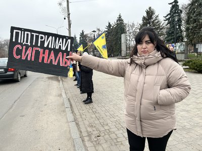 "Їх катують, медикаменти не дають". У Павлограді на Дніпропетровщині провели акцію на підтримку військовополонених "Їх катують, медикаменти не дають". У Павлограді на Дніпропетровщині провели акцію на підтримку військовополонених