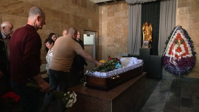 У Чернігові попрощались із головним редактором газети "Гарт", лауреатом Шевченківської премії Дмитром Івановим У Чернігові попрощались із головним редактором газети "Гарт", лауреатом Шевченківської премії Дмитром Івановим
