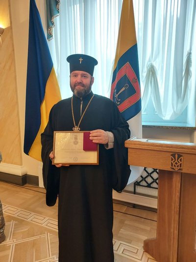 В Одесі державні нагороди вручили протоієрею та архієпископу В Одесі державні нагороди вручили протоієрею та архієпископу