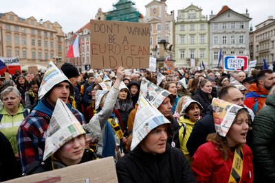 У Чехії пройшли масові протести проти зміни фінансування суспільних мовників У Чехії пройшли масові протести проти зміни фінансування суспільних мовників