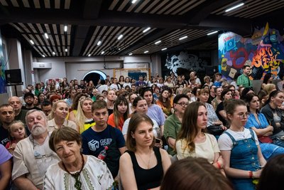 Відвідувачі «Літературного ярмарку» Відвідувачі «Літературного ярмарку»