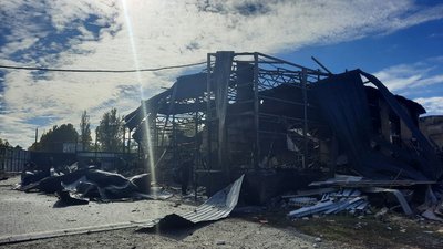 «Шахед» влучив у кабінет: у Кропивницькому російський дрон пошкодив підприємство з виготовлення пластикових вікон «Шахед» влучив у кабінет: у Кропивницькому російський дрон пошкодив підприємство з виготовлення пластикових вікон