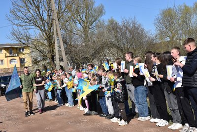 Галюк Дмитро, зустріч, діти зустрічають полоненого Галюк Дмитро, зустріч, діти зустрічають полоненого