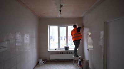 У Гостомелі відновлюють амбулаторію, де був "штаб" росіян У Гостомелі відновлюють амбулаторію, де був "штаб" росіян