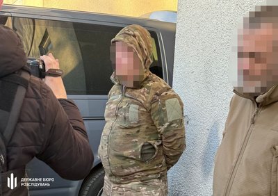 Продавали зброю з фронту через «онлайн-магазин»: на Одещині судитимуть п’ятьох військових Продавали зброю з фронту через «онлайн-магазин»: на Одещині судитимуть п’ятьох військових