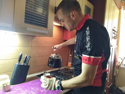 У Львові волонтери виготовили та передали майже 500 окопних свічок військовим У Львові волонтери виготовили та передали майже 500 окопних свічок військовим