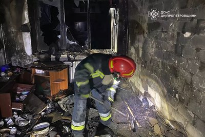 На Криворіжжі горіла квартира: надзвичайники врятували з вогню літню жінку На Криворіжжі горіла квартира: надзвичайники врятували з вогню літню жінку