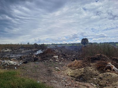 У селі Могутнє Катеринівської громади горіло сміттєзвалище. У селі Могутнє Катеринівської громади горіло сміттєзвалище.