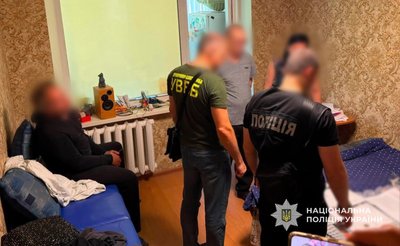 До 3000 доларів за фіктивний шлюб: на Одещині судитимуть шістьох учасників схеми До 3000 доларів за фіктивний шлюб: на Одещині судитимуть шістьох учасників схеми