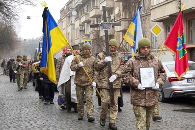 В Ужгороді попрощалися із захисником Дмитром Павличем В Ужгороді попрощалися із захисником Дмитром Павличем