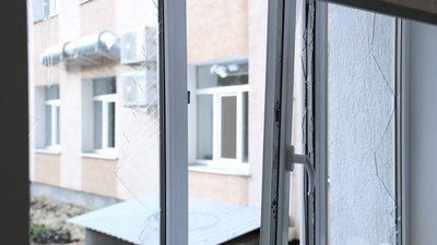 Нічна атака на Хмельниччину: пошкоджено медзаклад, є поранені Нічна атака на Хмельниччину: пошкоджено медзаклад, є поранені