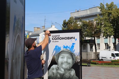 Встановили нові портрети загиблих військових у Рівному Встановили нові портрети загиблих військових у Рівному
