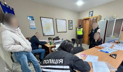 На Львівщині правоохоронці підозрюють двох людей у незаконному заволодінні земельними ділянками На Львівщині правоохоронці підозрюють двох людей у незаконному заволодінні земельними ділянками