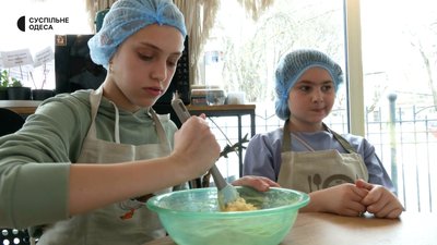 Кухар, тесляр, перукар: в Одесі діти та переселенці опановують професії