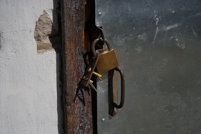 «Грабують одразу після прильотів». Мародерство у прифронтовій Васильківці: як захищаються місцеві та що кажуть у поліції «Грабують одразу після прильотів». Мародерство у прифронтовій Васильківці: як захищаються місцеві та що кажуть у поліції