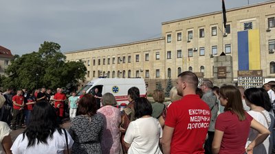 У Кропивницькому вшанували пам'ять загиблих на війні медиків У Кропивницькому вшанували пам'ять загиблих на війні медиків