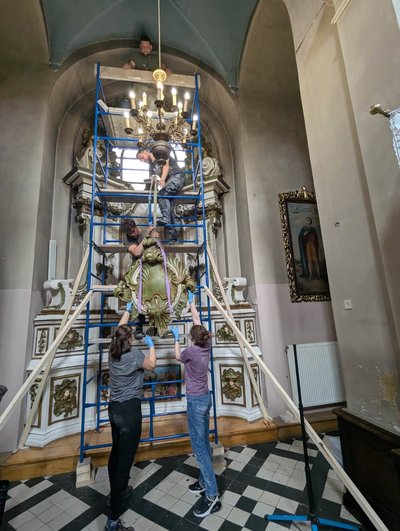 У Покровському соборі Львова реставрують два історичні вівтарі
