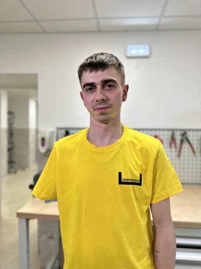 У Львові 24-річному захиснику встановили біонічний протез руки