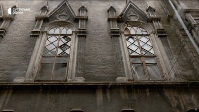 Пошкоджені автентичні вітражі: як Одеса оговтується після балістичного удару 31 січня Пошкоджені автентичні вітражі: як Одеса оговтується після балістичного удару 31 січня