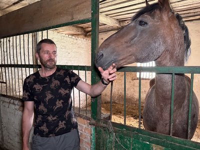 "Одне слово – не стріляють": як живе ферма, евакуйована з Миропілля на Сумщині "Одне слово – не стріляють": як живе ферма, евакуйована з Миропілля на Сумщині