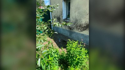 Армія РФ била по Стецьківці на Сумщині ракетами, РСЗВ: поранені люди Армія РФ била по Стецьківці на Сумщині ракетами, РСЗВ: поранені люди