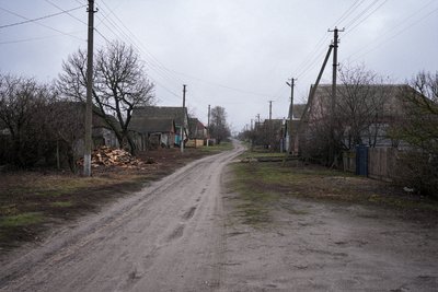 "Дайте мені будинок — я поїду". Як спецпідрозділ поліції вивозить з Краснопілля людей "Дайте мені будинок — я поїду". Як спецпідрозділ поліції вивозить з Краснопілля людей