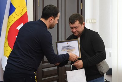 Ветерани Рівненщини зможуть придбати житло за кошти з держбюджету. Вони отримали грошові сертифікати Ветерани Рівненщини зможуть придбати житло за кошти з держбюджету. Вони отримали грошові сертифікати