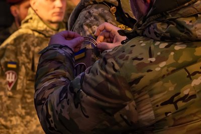 Командувач ДШВ нагородив військових житомирської 95-ї бригади Командувач ДШВ нагородив військових житомирської 95-ї бригади