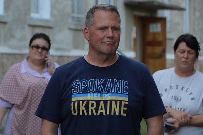 На Рівненщині живе американський волонтер, який уже 8 років допомагає українцям На Рівненщині живе американський волонтер, який уже 8 років допомагає українцям