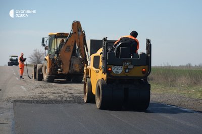 Латають ями на трасах: на автошляхах Одещини триває ремонт дорожнього покриття після зими Латають ями на трасах: на автошляхах Одещини триває ремонт дорожнього покриття після зими