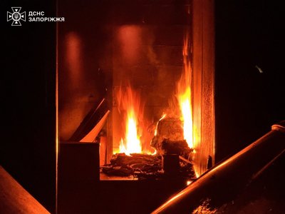 Армія РФ тринадцятьма БпЛА атакувала Запоріжжя: виникли пожежі в складських приміщеннях Армія РФ тринадцятьма БпЛА атакувала Запоріжжя: виникли пожежі в складських приміщеннях