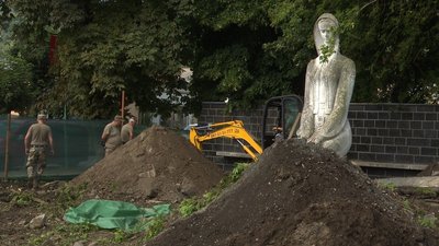 У Сколе на Львівщині триває ексгумація радянських воїнів У Сколе на Львівщині триває ексгумація радянських воїнів