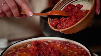 "Кулінарний спадок": особливості червоного борщу з вишнями по-гощанськи з Рівненщини "Кулінарний спадок": особливості червоного борщу з вишнями по-гощанськи з Рівненщини