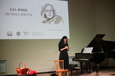 моновистава, Олеся Здоровецька моновистава, Олеся Здоровецька