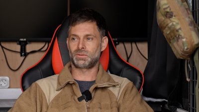 Від Netflix до полювання на «Шахеди»: історія двох бійців СБС, що покинули камери, аби піти на фронт Від Netflix до полювання на «Шахеди»: історія двох бійців СБС, що покинули камери, аби піти на фронт