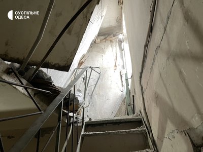 дрон прилетів в багатоповерхівку в Одесі дрон прилетів в багатоповерхівку в Одесі